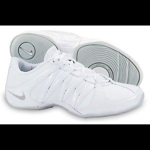 GUC- Size 8.5 Nike Flash Cheer Shoe